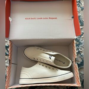 Fabletics white canvas sneakers size 7 never worn